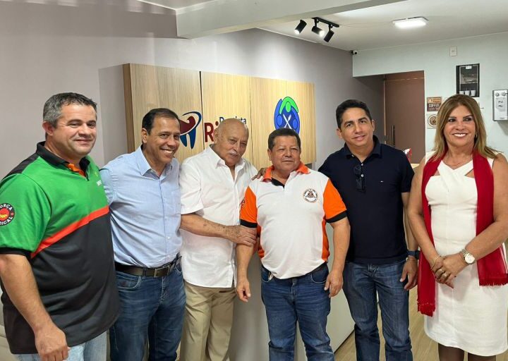 Encontro com irmão do presidente Lula, Frei Chico, na sede da Força Sindical DF.