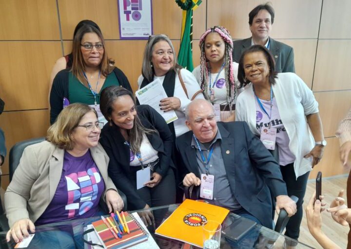 As mulheres da Força Sindical-DF marcaram presença em uma importante audiência pública.